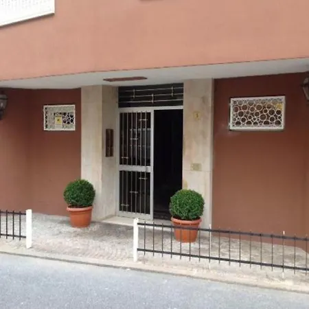 Urban In With Balcony And Garden *