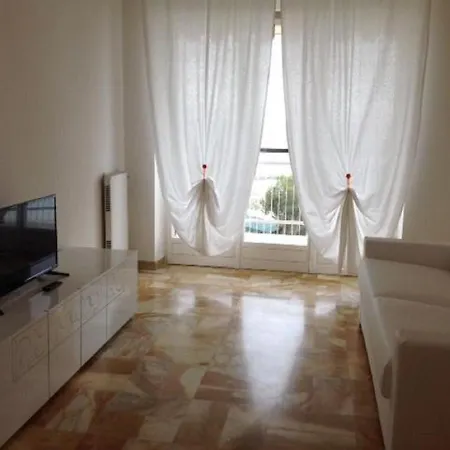 شقة Urban In With Balcony And Garden