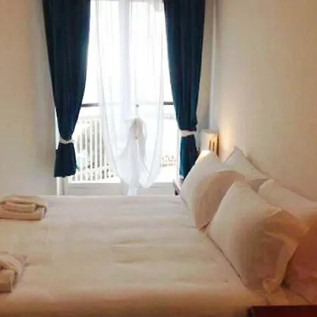 Urban In With Balcony And Garden Arma di Taggia